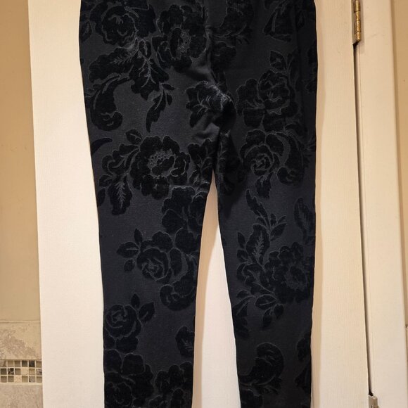 Chico's Fabulously Slimming black pants. Chico's size 1.5P (MP/10P) - Picture 2 of 13